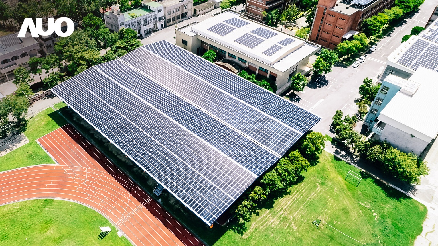 友達(dá)SunSteel光電整合型浪板具備快速安裝、輕量化優(yōu)勢(shì)，可提升15%發(fā)電效能，通過(guò)國(guó)際IEC與國(guó)內(nèi)VPC認(rèn)證安全、防漏、耐候標(biāo)準(zhǔn)